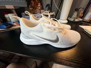Nike Flex Experience Run 10 Women's Running Shoes White CI9964-100 Size 8.5 worn